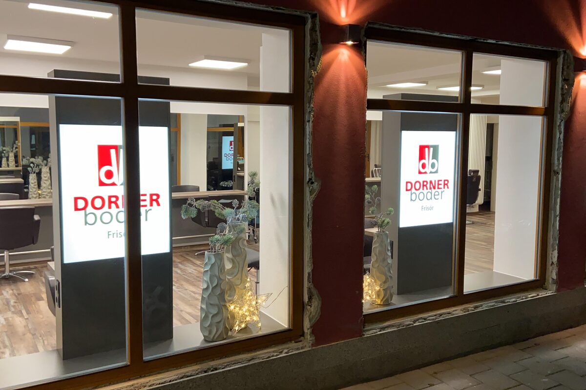 Salon Hirschau bei Nacht